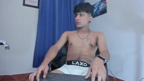 Snapshot of the_weed_guys chatting on February 3, 3:09 am Danny online show from February 3, 3:09 am