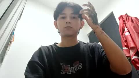 Snapshot of thebluesky_18 chatting on October 23, 9:44 am thebluesky_18 online show from October 23, 9:44 am