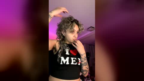 KIng Venus online show from April 20, 7:11 am