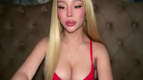 Elle  dont forget to folloW me and thumbs up online show from April 19, 3:40 am