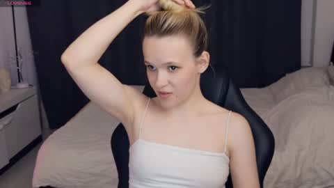 Lily online show from June 6, 9:20 pm