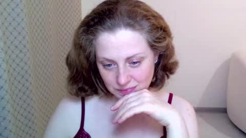 Ella online show from February 12, 7:50 pm