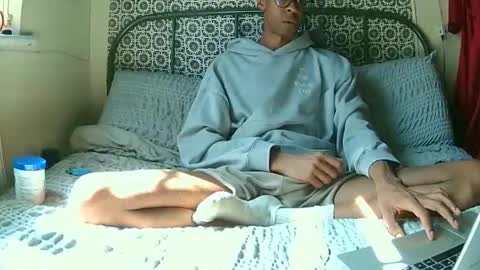 thelnd_bates online show from April 29, 10:53 am