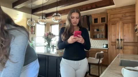 TheRealRussianKream online show from April 18, 7:07 pm