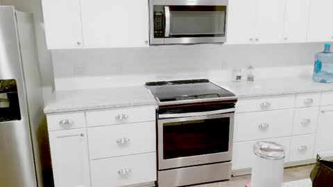 TheRealRussianKream online show from April 22, 7:59 am