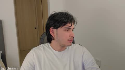 thiaan__ online show from December 5, 2:55 am