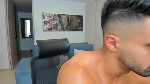 Snapshot of thiago_driussi chatting on February 13, 5:37 am thiago_driussi online show from February 13, 5:37 am