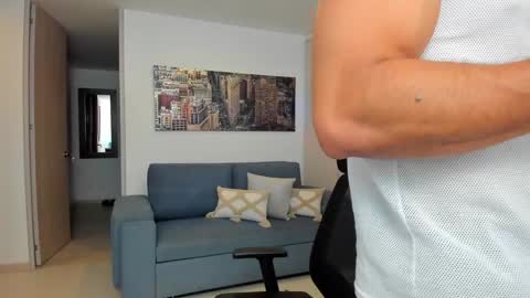 Snapshot of thiago_driussi chatting on February 4, 8:35 am thiago_driussi online show from February 4, 8:35 am