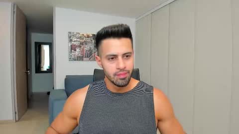 Snapshot of thiago_driussi chatting on February 20, 5:12 am thiago_driussi online show from February 20, 5:12 am