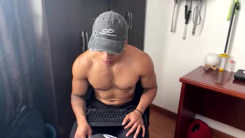 thiago_happy online show from March 25, 4:58 pm