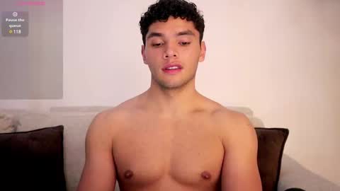 Just Thiago  online show from February 17, 12:10 am