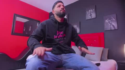 Thia Gomez online show from December 17, 12:23 pm