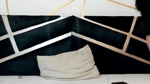 Thiago   online show from December 14, 12:55 am