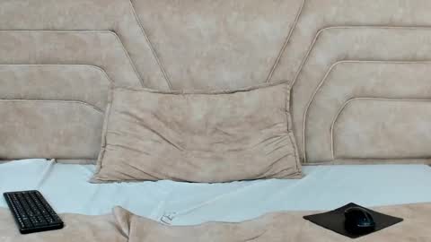 Thiago   online show from December 13, 12:53 am