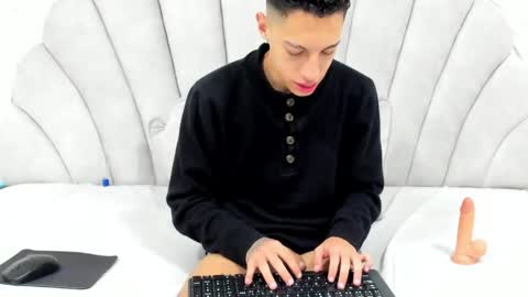 Thiago   online show from May 21, 1:39 pm