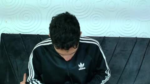 Thiago   online show from December 17, 3:27 pm