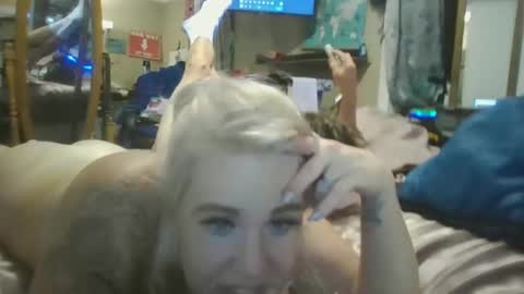 lola...and...thiggy online show from November 8, 9:34 am