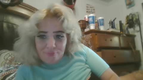 lola...and...thiggy online show from June 24, 1:40 pm
