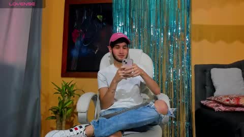 Thiiago online show from December 8, 8:04 pm