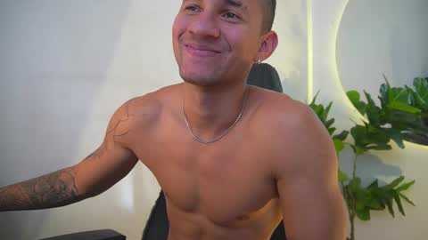 thin_tommy11 online show from April 6, 8:43 pm