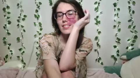 thistlefernsby online show from July 27, 1:58 am