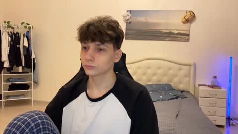 Thomas Hill online show from December 5, 9:01 pm