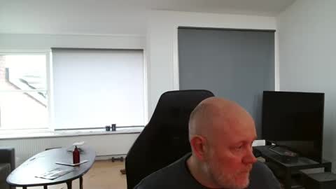 thomash32 online show from October 26, 9:54 am