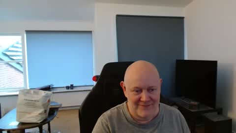 thomash32 online show from December 4, 1:11 pm