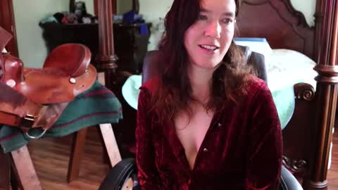 ThornburyRose online show from March 6, 9:14 pm