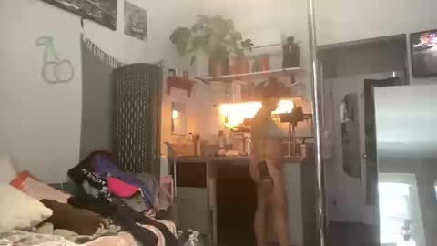 Snapshot of throatyygoat chatting on October 15, 9:15 pm throatyygoat online show from October 15, 9:15 pm