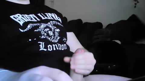 Throwmesomenumbers online show from February 7, 5:07 pm