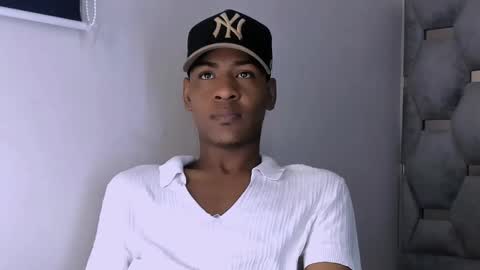 tiago_xxx_ online show from October 21, 9:29 pm