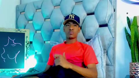 tiago_xxx_ online show from November 14, 2:25 am