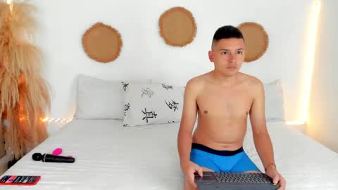 tifanyrossii online show from April 19, 8:55 pm