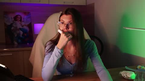 Snapshot of tiffantasy chatting on October 4, 11:13 pm Im here on Fridays Saturdays Sundays  online show from October 4, 11:13 pm