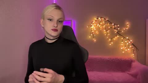 Amira online show from November 25, 9:30 am