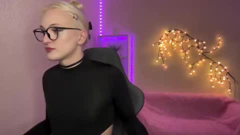 Amira online show from December 1, 11:41 am