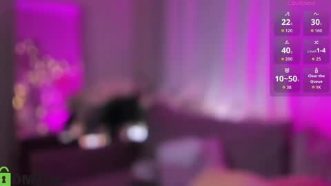 tiffany_robinson online show from April 12, 7:45 am