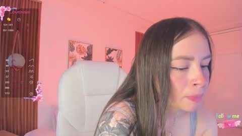 Snapshot of tiffanywright_ chatting on September 22, 1:37 pm Tiffany online show from September 22, 1:37 pm