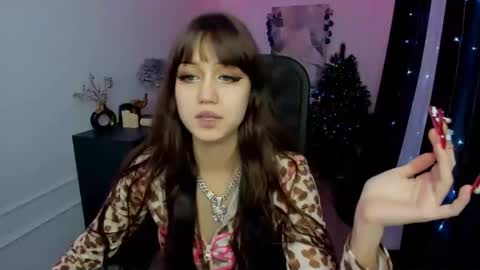 tiffanyyoun online show from December 15, 7:32 pm