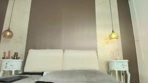 T I F F A N Y online show from February 11, 8:45 pm