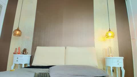 T I F F A N Y online show from January 17, 8:50 pm