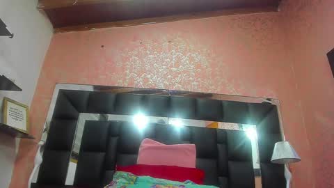 tiifany_y online show from March 8, 11:58 am