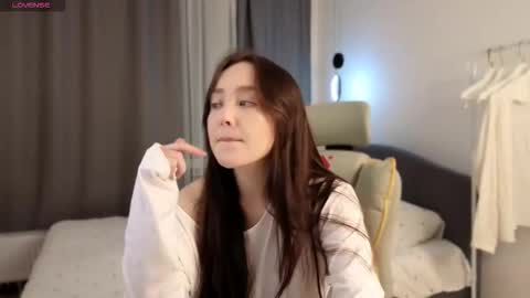 Mia online show from February 18, 8:30 pm