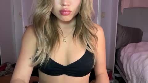 tina_xoxo_ online show from November 21, 12:08 am