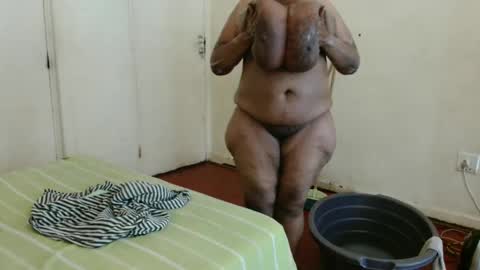 Snapshot of tinagiant chatting on January 16, 8:00 am tinagiant online show from January 16, 8:00 am