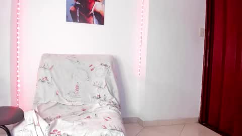 tinas_smith online show from December 3, 8:09 pm