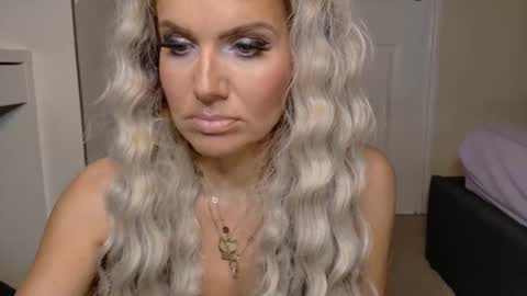 tinkerbell822 online show from February 26, 9:56 am