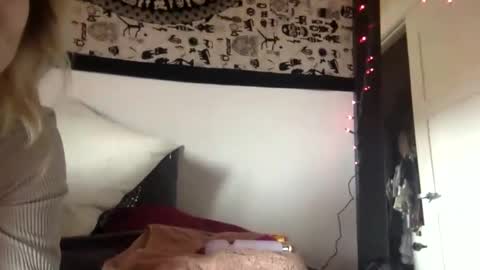Snapshot of tinyandtatted420 chatting on October 12, 5:15 pm tinyandtatted420 online show from October 12, 5:15 pm