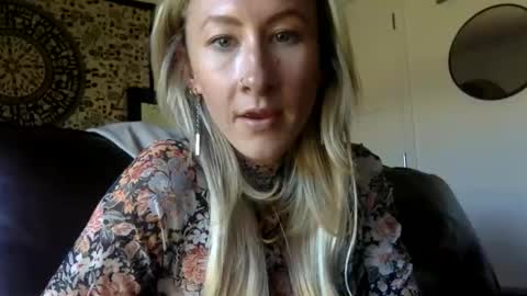 Snapshot of tinyandtatted420 chatting on October 14, 10:13 pm tinyandtatted420 online show from October 14, 10:13 pm